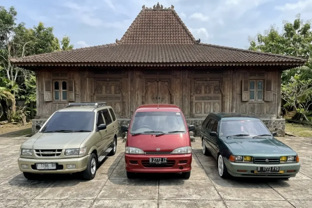 mobil bekas 7 seater 20 jutaan - Moladin