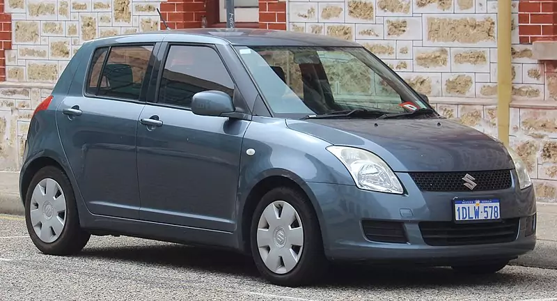 mobil hatchback bekas - Moladin