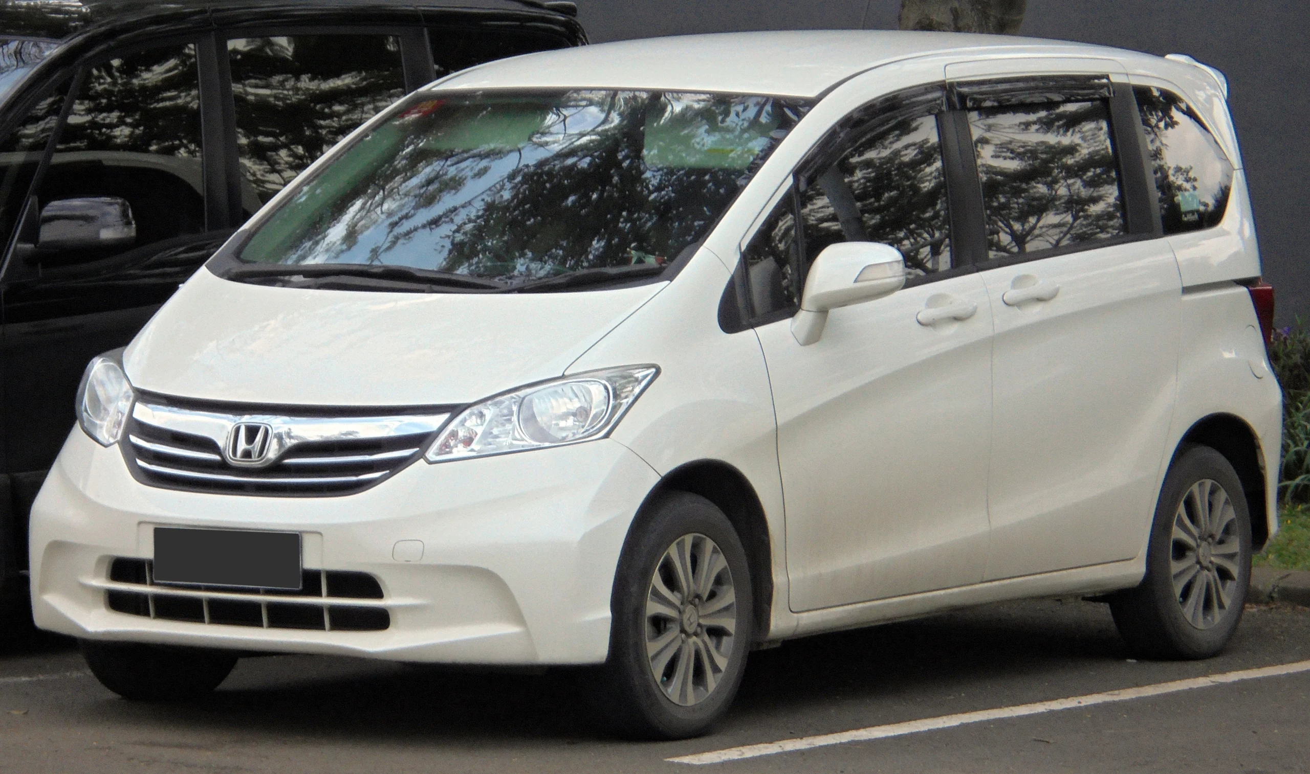 mpv pintu geser bekas - Moladin