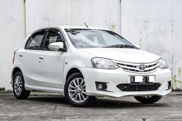 13 Mobil Pertama untuk Pasutri Baru yang Irit BBM, Mulai Rp50 Jutaan! toyota etios valco mobil pertama untuk pasutri baru - Moladin