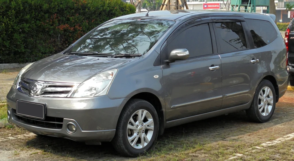 Grand Livina 2012 mobil bekas tahun muda di bawah 100 jutaan - Moladin