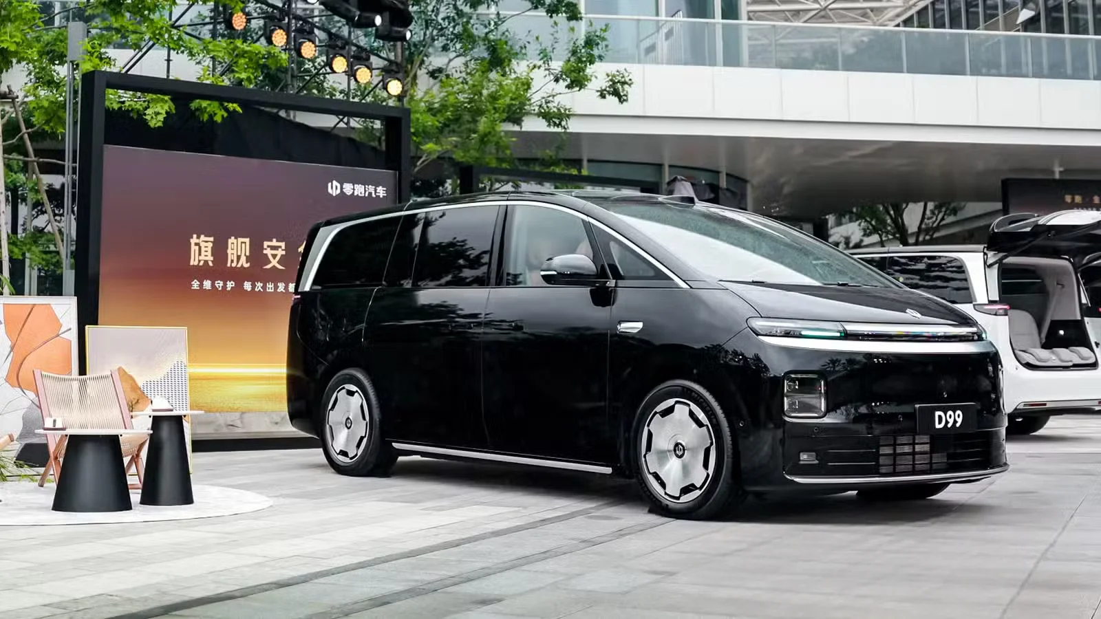 Leapmotor D99 Resmi Meluncur, MPV Listrik Premium dengan Baterai Hingga 115 kWh