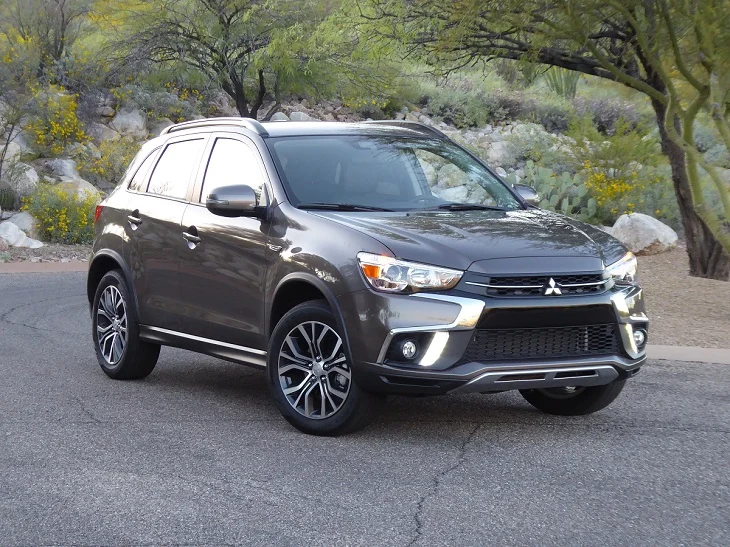 Mitsubishi Outlander Sport SUV bekas irit BBM - Moladin