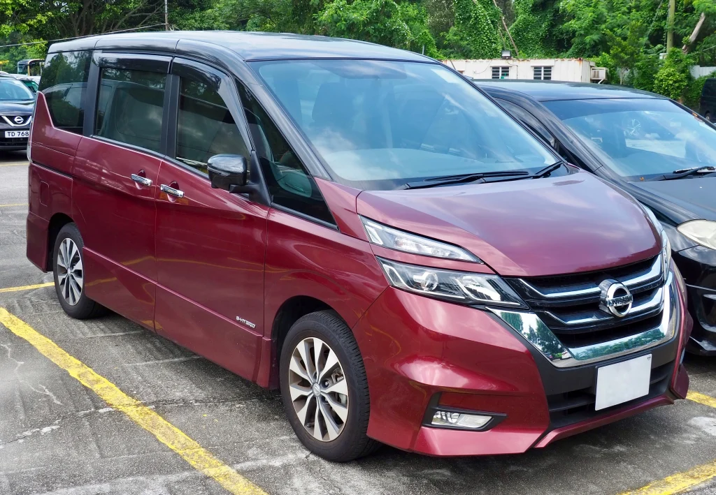 8 Mobil Bekas Nyaman untuk Penumpang Lansia, Kabin Lega & Empuk! Nissan Serena mobil bekas nyaman untuk penumpang lansia - Moladin