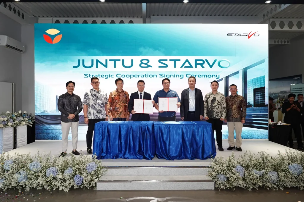 Penandatanganan kerja sama Juntu dan Starvo untuk fasilitas fast charging kendaraan listrik.