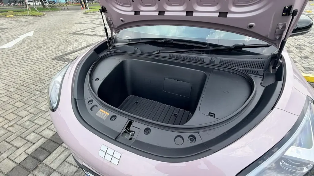 Mobil Listrik Geely EX2, Definisi Kata Pas untuk Mobilitas Harian bagasi geely ex2 - Moladin