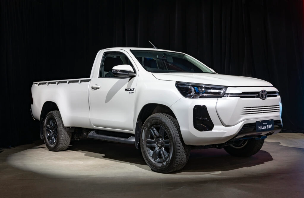 dual motor 4wd toyota hilux listrik - Moladin