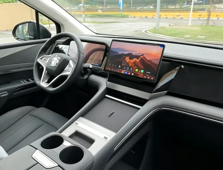 fitur BYD Linghui M9 - Moladin