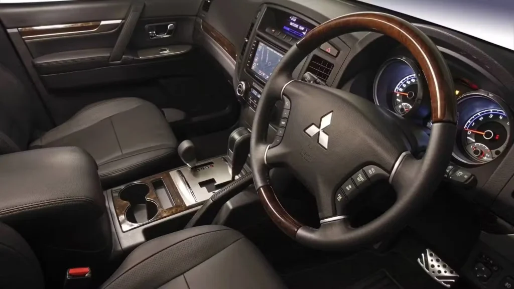 Mobil Bekas Pajero Gen 2 Masih Layak Dibeli? Ini Spesifikasi, Harga dan Tips Membelinya fitur pajero gen 2 - Moladin