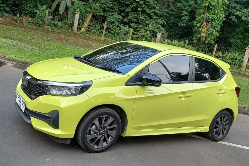 Brio RS vs Toyota Raize, Pilih Hatchback atau SUV? Ini Perbandingannya honda brio rs - Moladin