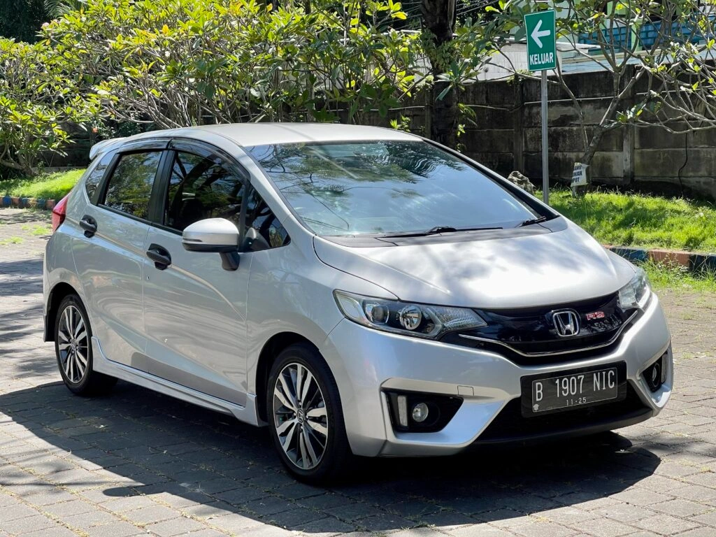 7 Mobil Bekas Pajak 1 Jutaan yang Cocok untuk Keluarga Muda, Irit dan Ramah Kantong honda jazz gk5 mobil bekas pajak 1 jutaan - Moladin