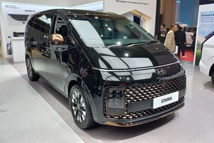 hyundai staria hybrid - Moladin