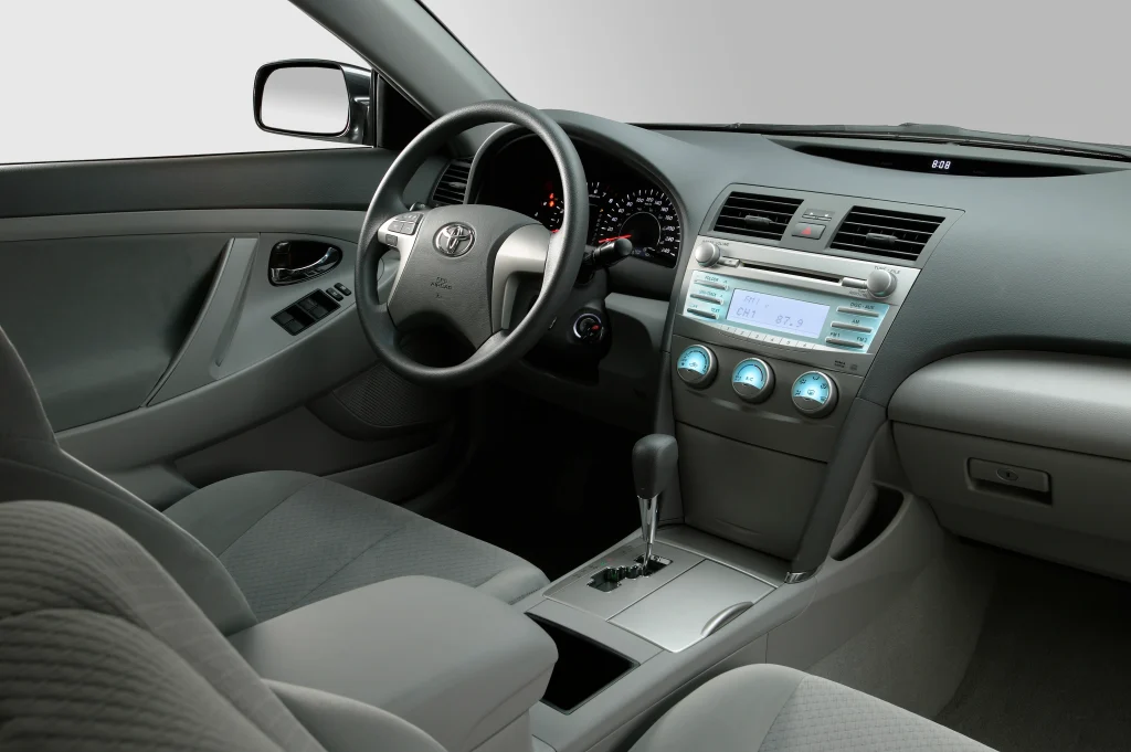 Camry 2008 Masih Layak Dibeli? Ini Spesifikasi, Harga Bekas, dan Kelebihannya! interior camry 2008 - Moladin
