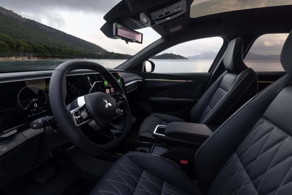 Mitsubishi Siapkan Eclipse Cross EV Baru, Saudara Kembar Nissan Leaf? kabin eclipse cross ev - Moladin