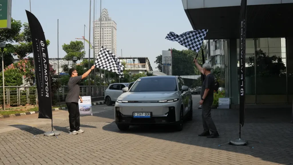 Leapmotor B10 Tuntaskan Rute Jakarta–Bandung, EV Ini Tetap Stabil di Jalan Tol hingga Tanjakan leapmotor B10 uji coba bandung