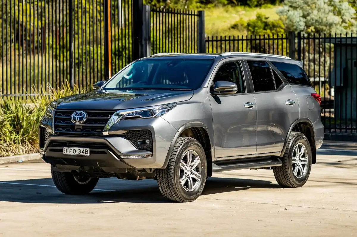 Pajak Fortuner vs Pajero Sport Tahun 2026, Mana yang Lebih Murah? Simak Perbandingan Lengkapnya