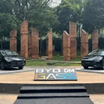Perbedaan BYD M6 DM Classic dan Cross, Selisih Rp92 Juta Worth It? - Tuwaga