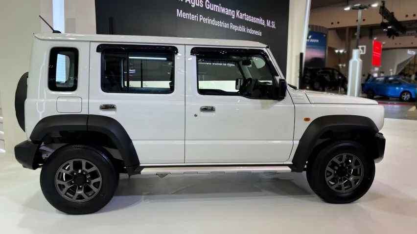 Suzuki Jimny 5-Pintu Rhino Edition Resmi Meluncur, Edisi Langka dengan Fitur Eksklusif! suzuki jimny 5-pintu - Moladin