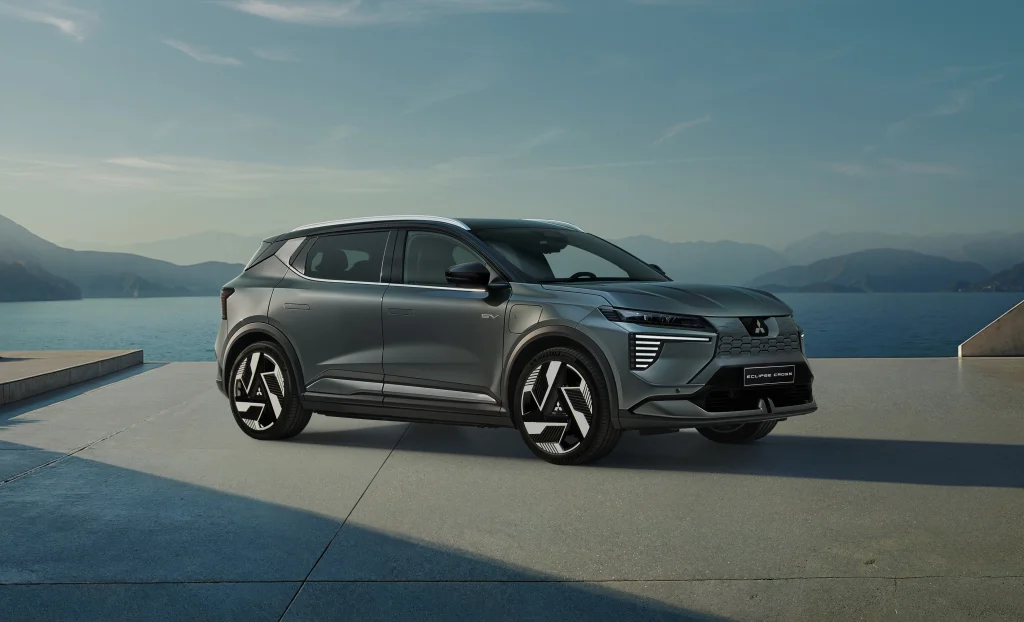 Mitsubishi Siapkan Eclipse Cross EV Baru, Saudara Kembar Nissan Leaf? tampilan eclipse cross ev - Moladin
