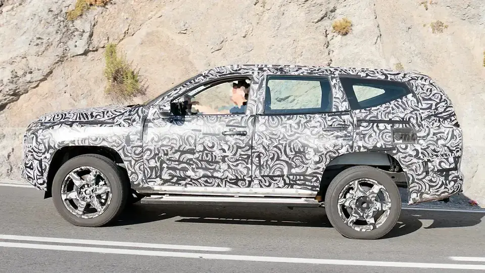 Teaser All New Pajero Bocor, Ini 4 Fitur yang Bikin Penasaran! teaser all new pajero multi meter - Moladin