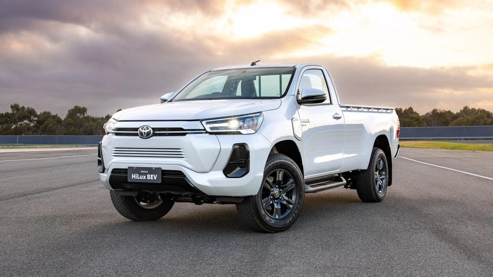 terknologi toyota hilux listrik - Moladin