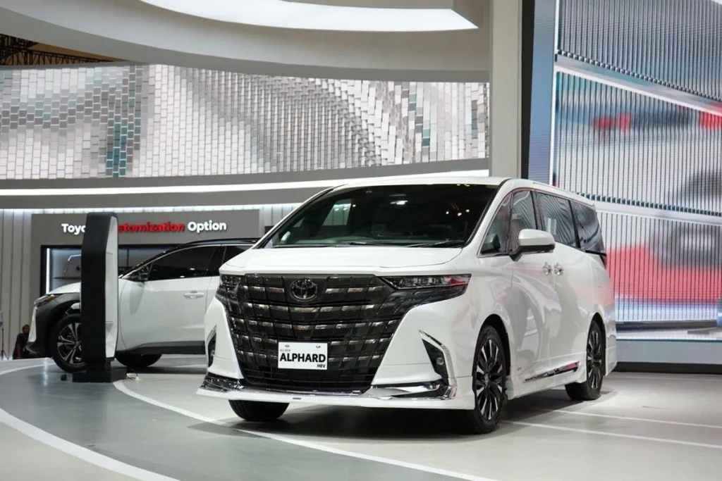 7 Mobil Keluarga untuk Road Trip Terbaik 2026, Nyaman dan Irit BBM! toyota all new alphard hev - Moladin