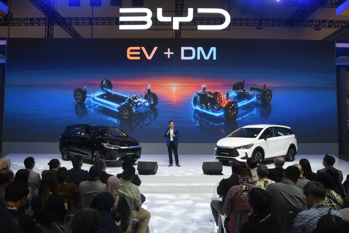 BYD M6 EV dan M6 DM Ramaikan GIIAS 2026, Jawab Beragam Kebutuhan Mobil Keluarga