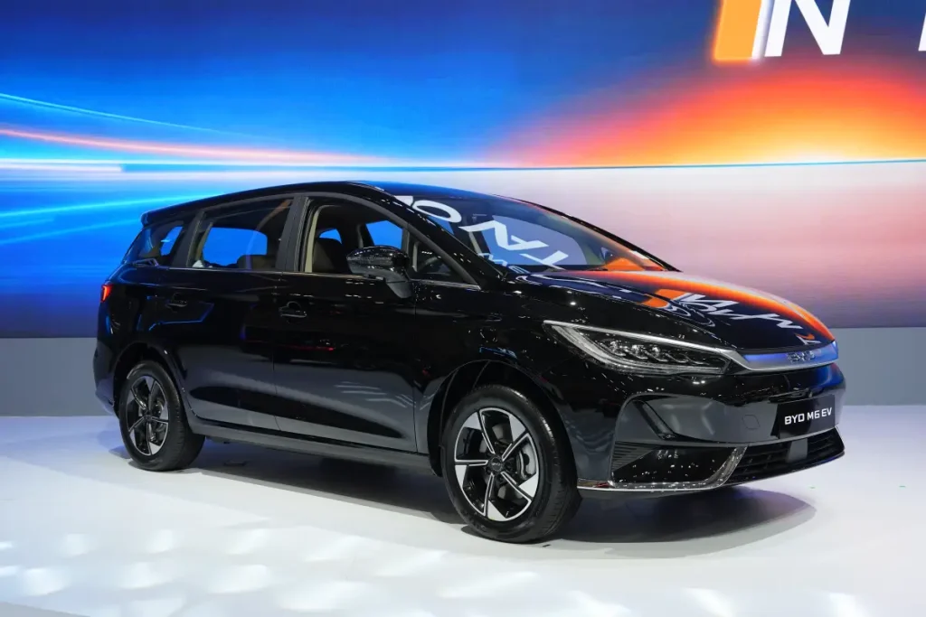 BYD M6 GIIAS 2026