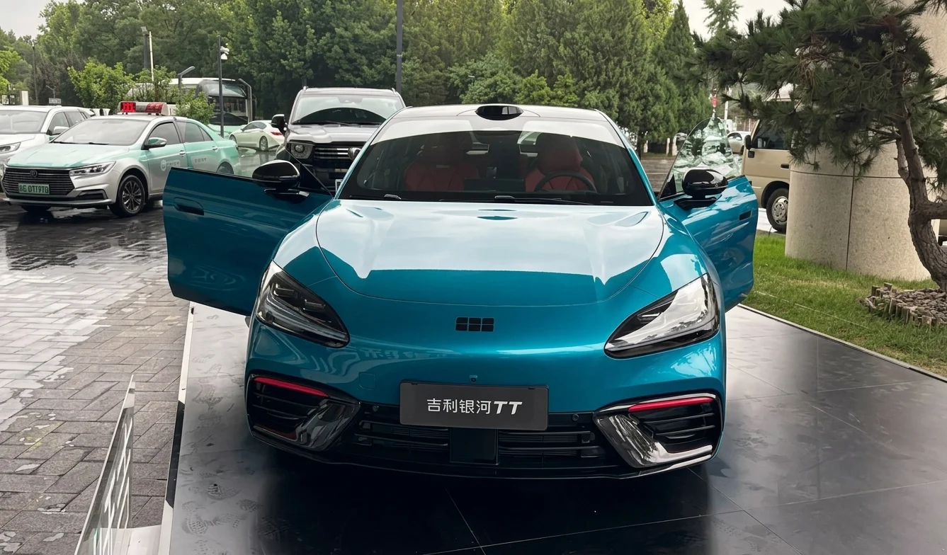 Geely Galaxy TT Ultra Diperkenalkan, Sedan Listrik 578 Hp dengan Platform 800V Geely Galaxy TT Ultra Diperkenalkan, Sedan Listrik 578 Hp dengan Platform 800V