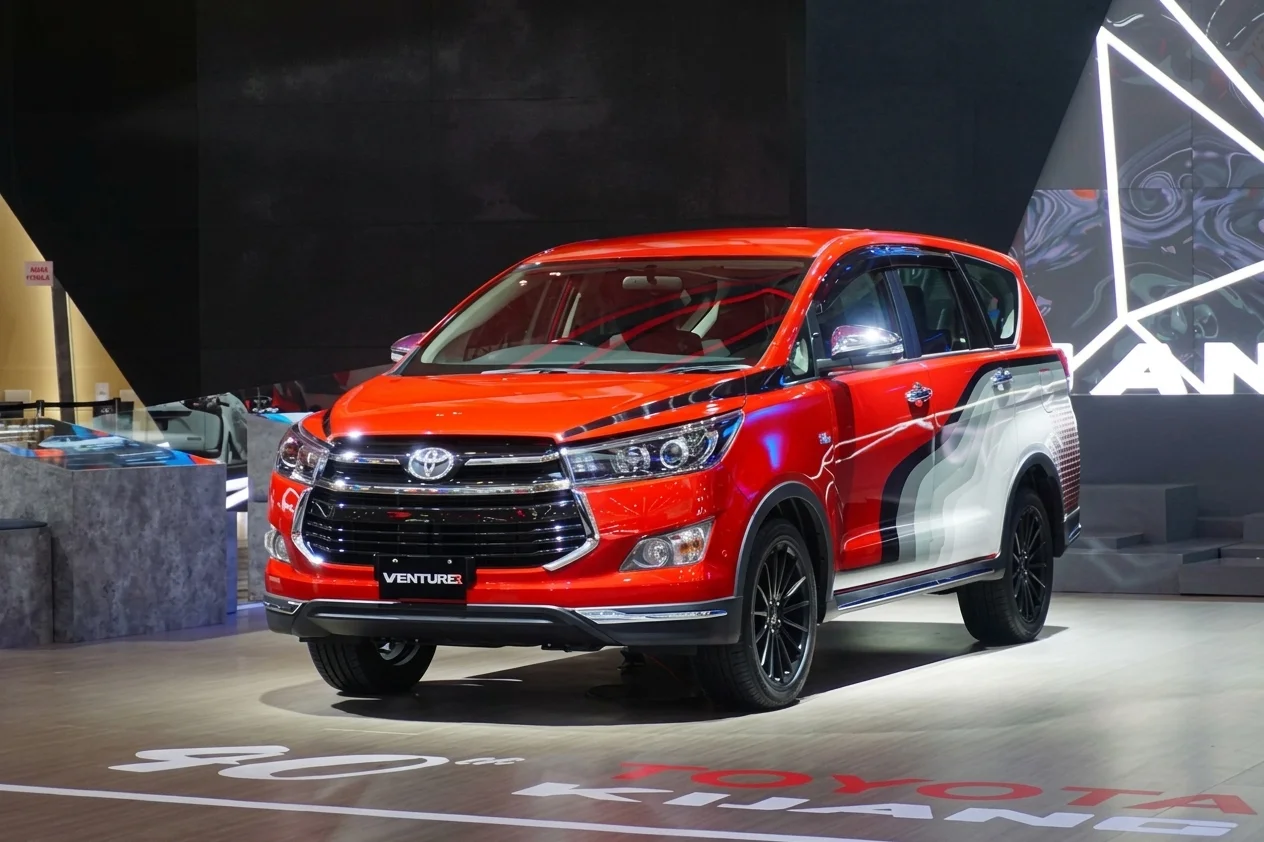 Harga Bekas Innova Venturer 2017 Diesel dan Bensin, Lebih Pilih Mana?