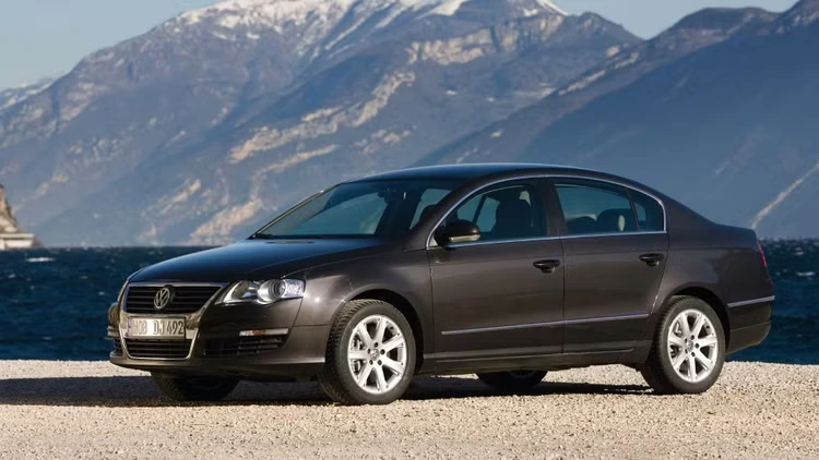 8 Mobil Sedan Eropa Bekas Murah Rp100 Jutaan, Mewah & Nyaman Dipakai! Volkswagen Passat B6 2010 mobil sedan Eropa bekas - Moladin