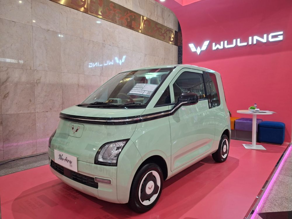 Edukasi EV Lewat Cara Seru, Wuling Hadirkan Booth Interaktif di Jakarta X Beauty 2026 Wuling membawa Air ev bertempat di foyer Hall A 1000x750 1