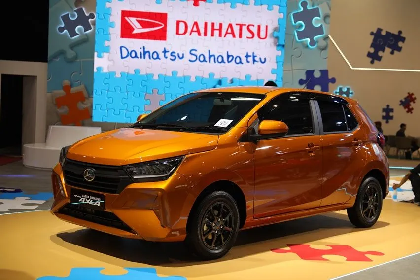 Brio vs Ayla: Mana yang Lebih Worth It? Simak Perbandingan Spek, BBM, dan Harganya daihatsu ayla - Moladin