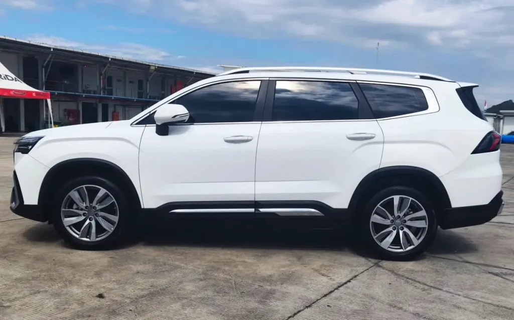 Geely Okavango Bermesin 1.5 Turbo Akan Debut di GIIAS 2026, Ini Bocoran Spesifikasinya geely okavango samping