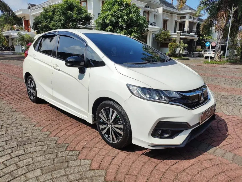 Mobil Bekas Honda Jazz RS 2019 Mulai Rp200 Jutaan, Masih Layak Dibeli untuk Mobil Keluarga? hatchback honda jazz rs 2019 - Moladin