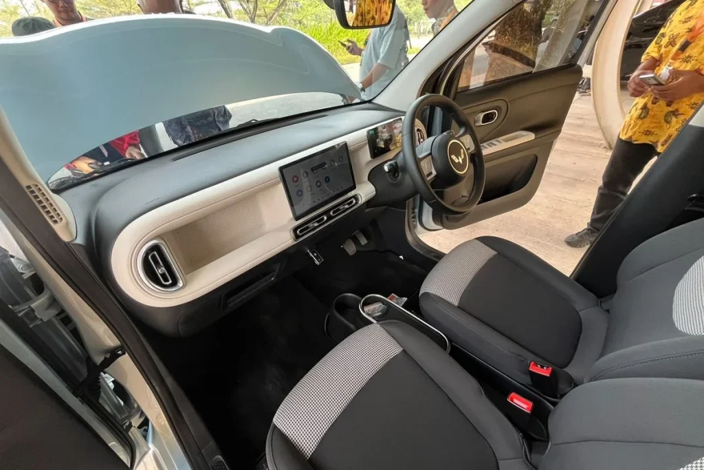 Wuling Aira EV Bakal Debut di GIIAS 2026, Siap Tantang Mobil Listrik Murah! interior Wuling Aira EV - Moladin