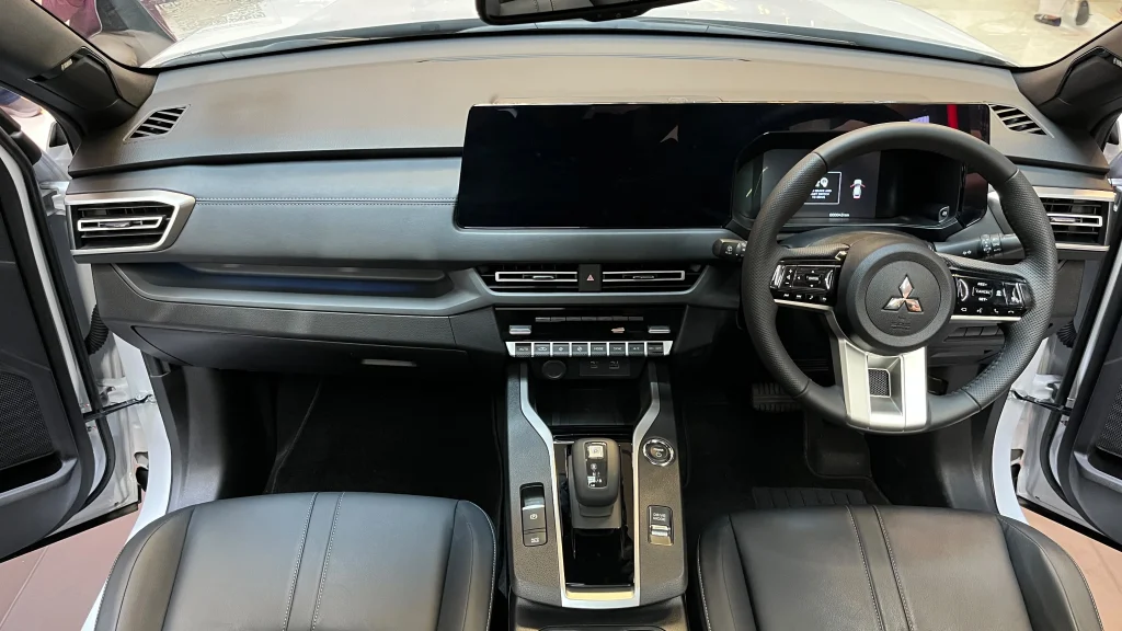 Spesifikasi XForce Hybrid 2026: Tenaga Besar & Punya 7 Drive Mode! interior XForce Hybrid - Moladin