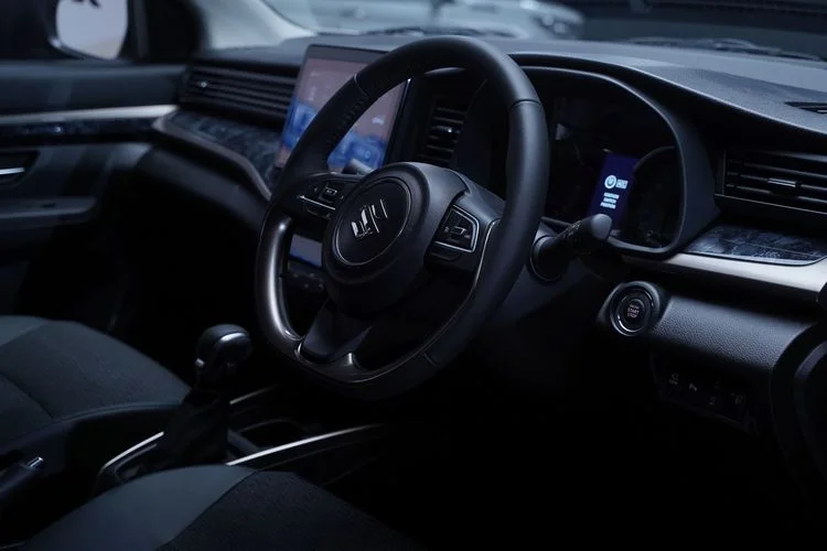 Suzuki XL7 Facelift Siap Debut di GIIAS, Alpha Hybrid Punya Fitur Paling Lengkap kabin Suzuki XL7 facelift - Moladin