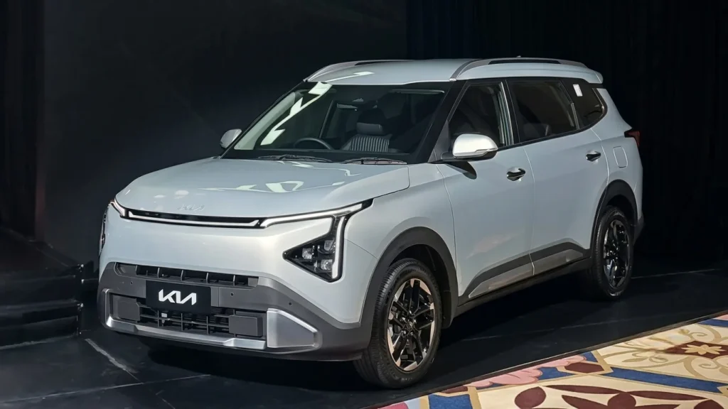 mobil 3 baris senyaman Innova - Moladin
