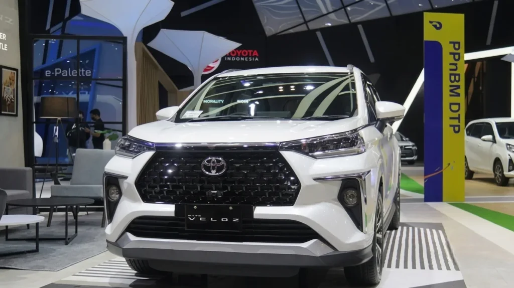 mobil 7-seater untuk keluarga besar - Moladin