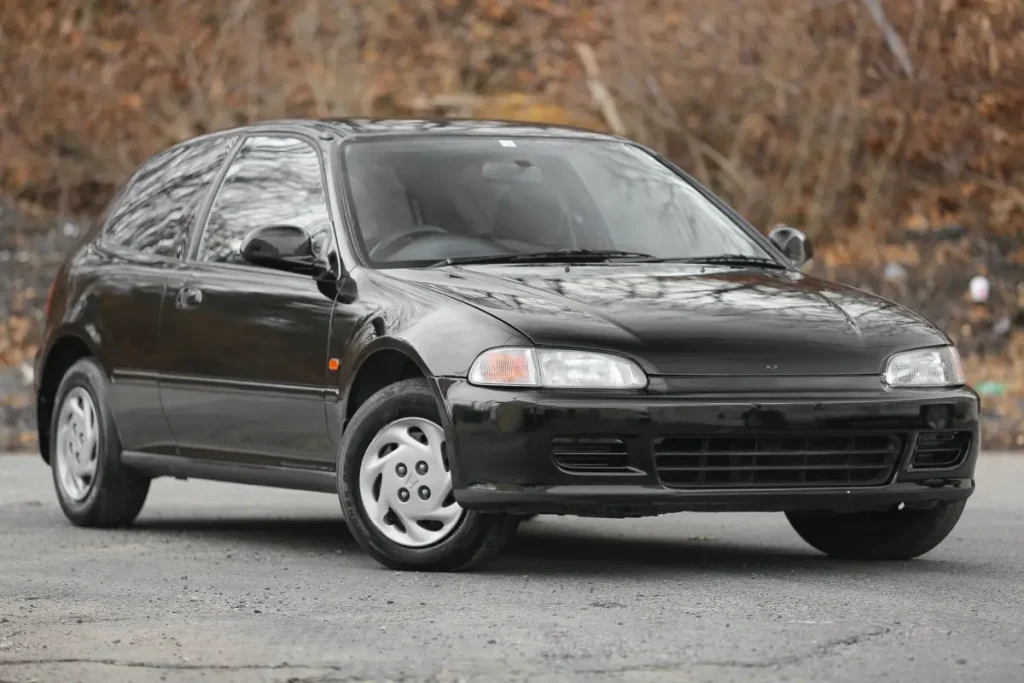 mobil tua sporty 30 jutaan - Moladin
