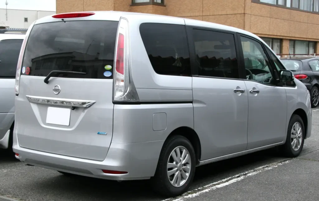 Cari Mobil Keluarga Besar? Cek Harga Nissan Serena C26 Bekas dan Kelebihannya nissan serena c26