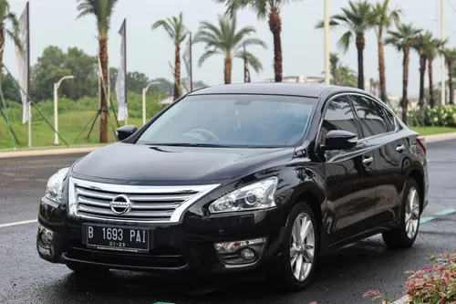 6 Mobil Sedan Bekas untuk Mahasiswa, Nyaman, Irit, dan Harga Mulai Rp135 Jutaan nissan teana - Moladin