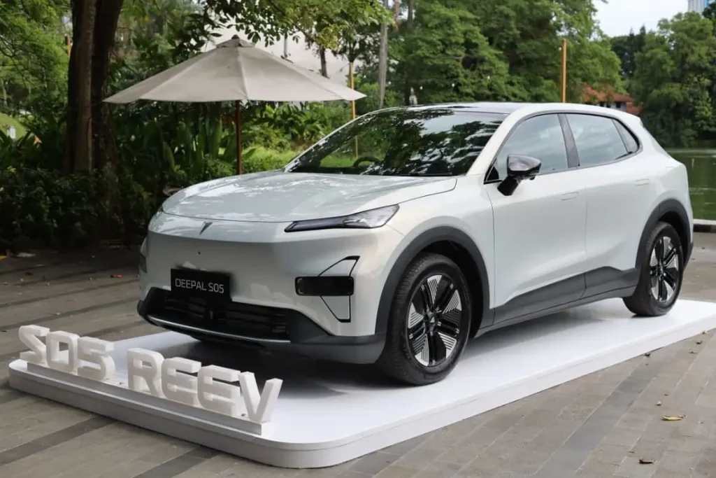 Bedanya PHEV dan REEV, Mana yang Lebih Cocok untuk Dipakai di Indonesia? perbedaan phev dan reev - Moladin