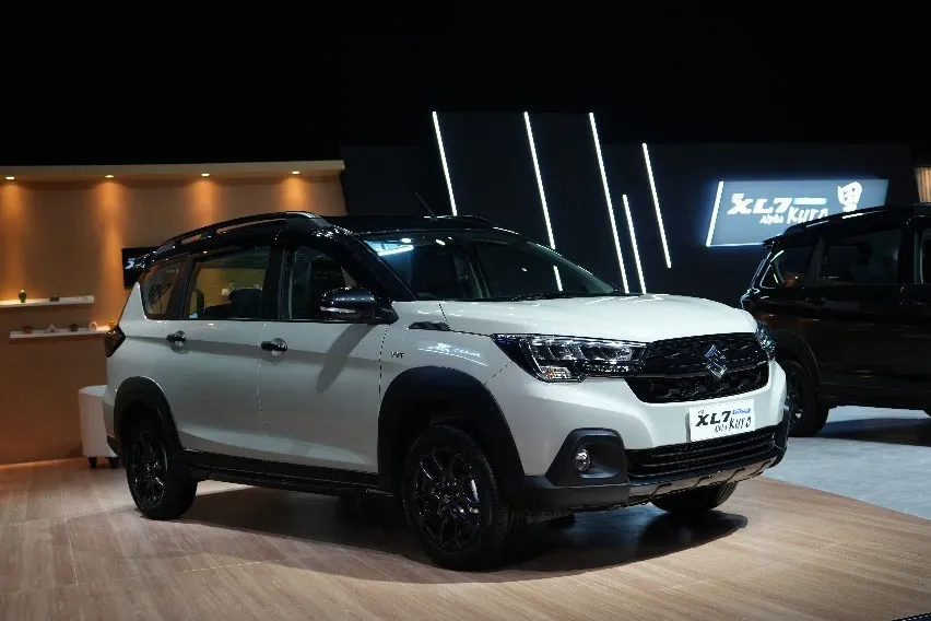 Suzuki XL7 New Alpha Hybrid 2026: Varian Tertinggi dengan Tampilan Sporty dan Fitur Paling Lengkap tampilan suzuki xl7 new alpha hybrid - Moladin