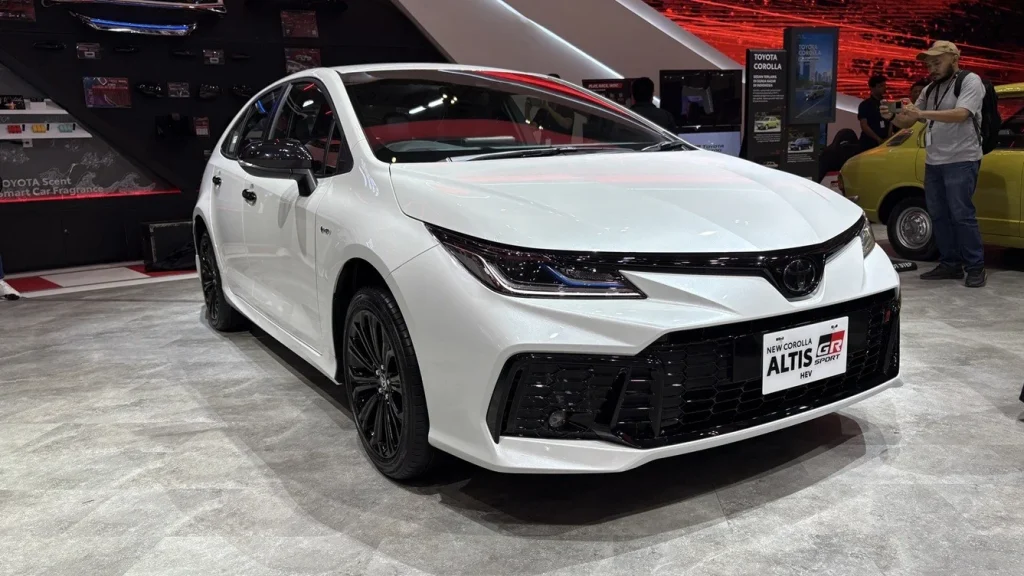 toyota corolla altis hybrid mobil sedan irit bensin - Moladin