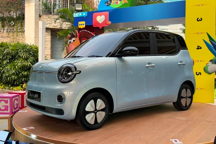 Duel Mobil Listrik Mungil: Wuling Aira EV vs Wuling Air EV, Pilih Mana? wuling aira ev - Moladin