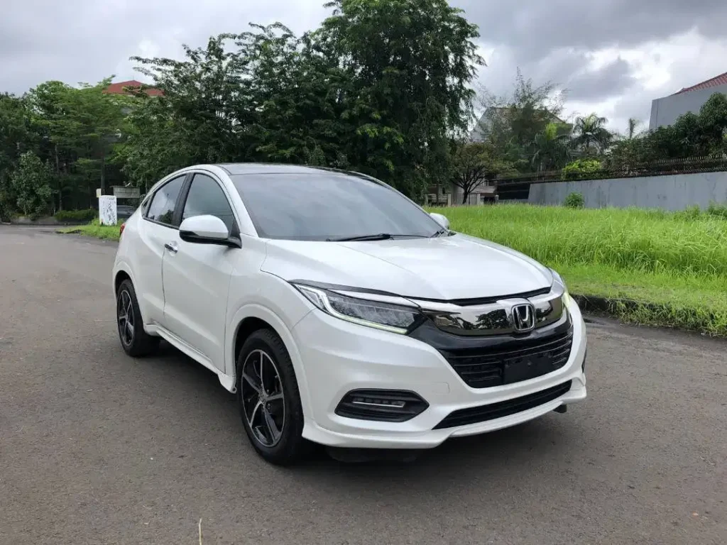 HR-V 1.8 Prestige 2020 Bekas, Masih Menarik Dibeli? Cek Harga dan Tipsnya HR-V 1.8 Prestige 2020 - Moladin