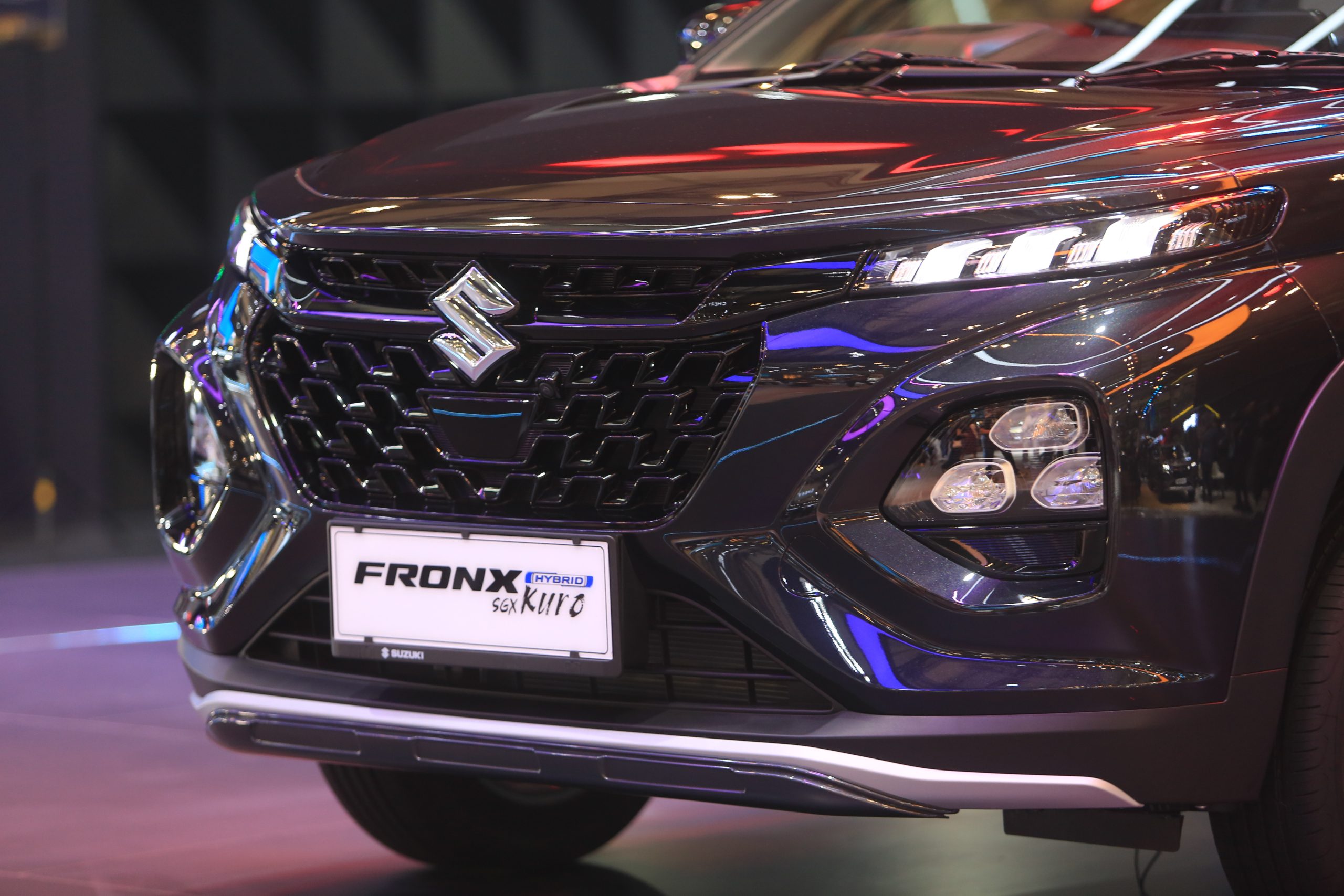 Resmi Meluncur di GIIAS 2026, Suzuki Fronx SGX Hybrid Kuro Jadi Varian Flagship Terbaru Press Photo Suzuki Luncurkan Suzuki Fronx SGX Hybrid Kuro 1 scaled