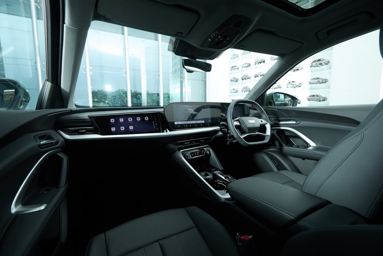 Audi Q5 SUV Generasi Terbaru Resmi Meluncur di GIIAS 2026 WhatsApp Image 2026 08 05 at 15.30.34f